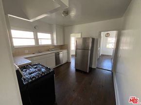 1040 S Longwood Avenue, Los Angeles CA 90019