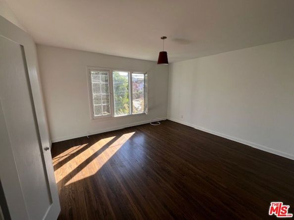 1040 S Longwood Avenue, Los Angeles CA 90019