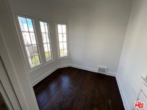 1040 S Longwood Avenue, Los Angeles CA 90019