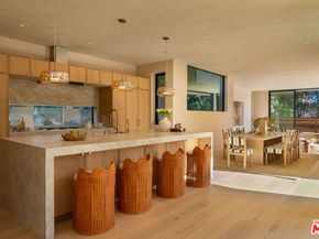 2048 Linnington Avenue, Los Angeles CA 90025