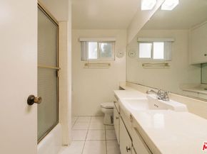 1754 N Kenmore Avenue 202, Los Angeles CA 90027