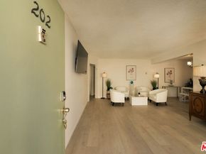 1754 N Kenmore Avenue 202, Los Angeles CA 90027