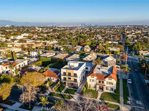 1656 S Hayworth Avenue, Los Angeles CA 90035