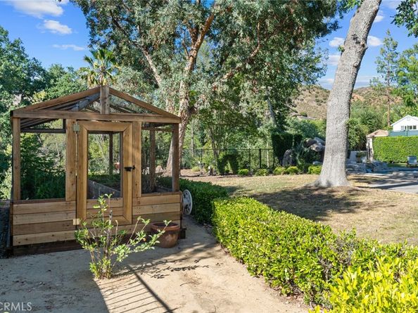 28925 Medea Mesa Road, Agoura Hills CA 91301
