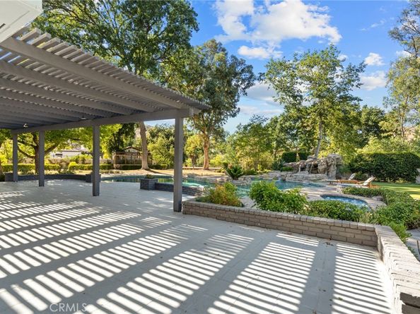 28925 Medea Mesa Road, Agoura Hills CA 91301