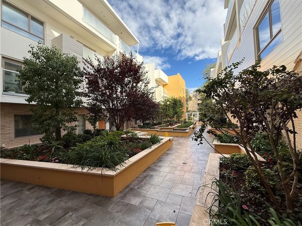 137 S Wilson Avenue 106, Pasadena CA 91106