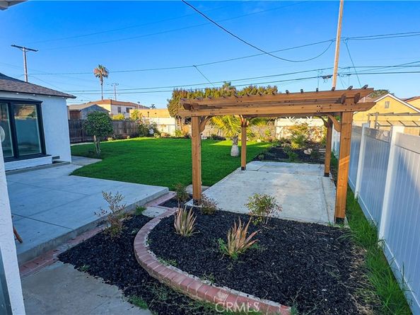 8620 S 4th Avenue, Inglewood CA 90305