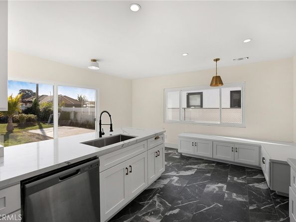 8620 S 4th Avenue, Inglewood CA 90305