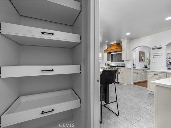 1697 N Allen, Pasadena CA 91104