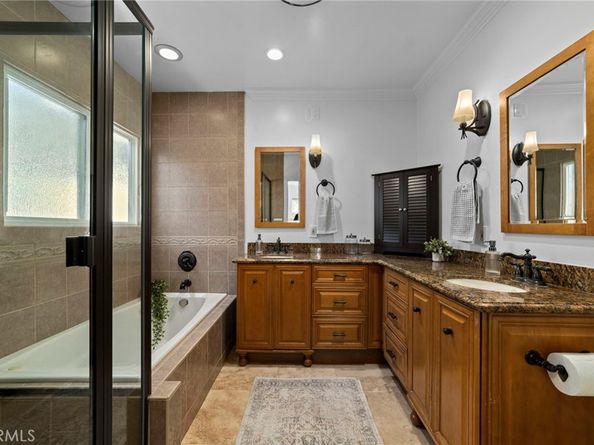 1697 N Allen, Pasadena CA 91104