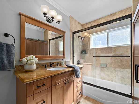 1697 N Allen, Pasadena CA 91104