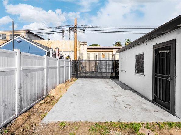 567 W Center, Pomona CA 91768