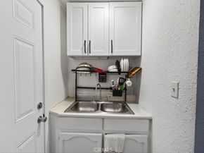 204 S Thorson, Compton CA 90221