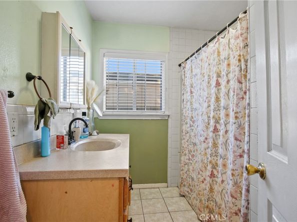 305 E 52nd Street, Long Beach CA 90805