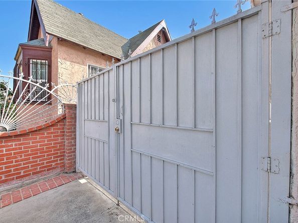 552 W 108th Street, Los Angeles CA 90044