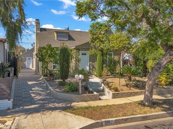 2807 S Bedford