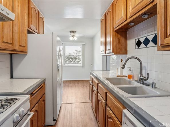 532 Rosecrans Avenue, Manhattan Beach CA 90266