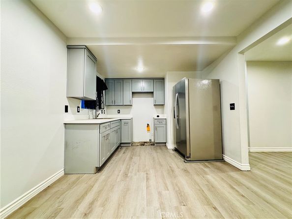323 W 47th Place, Los Angeles CA 90037