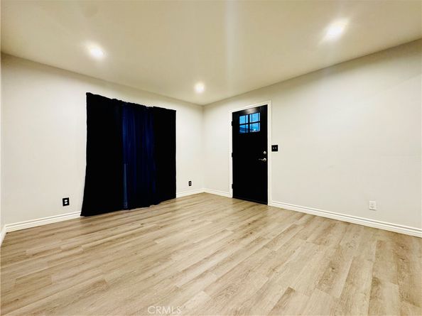 323 W 47th Place, Los Angeles CA 90037