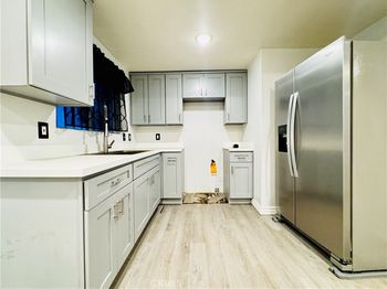 323 W 47th Place
