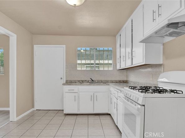 8022 Crockett Boulevard, Los Angeles CA 90001