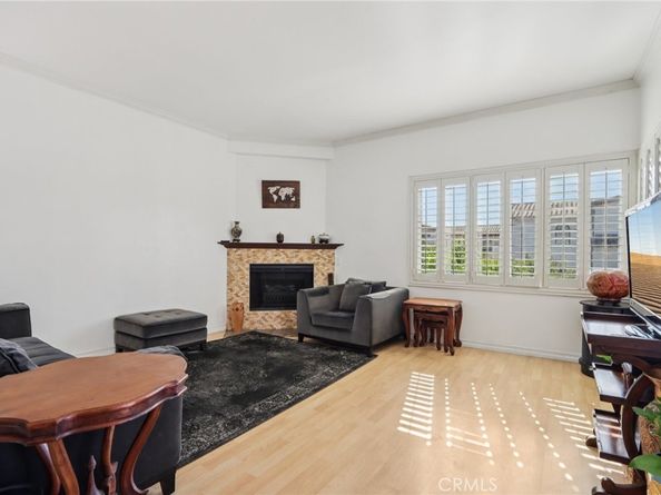 360 S Los Robles Avenue 11, Pasadena CA 91101