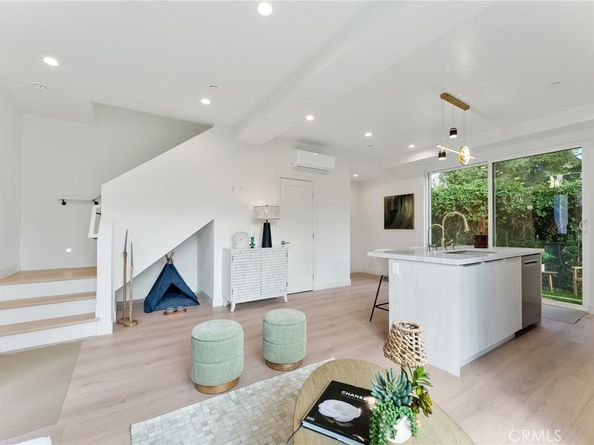 3932 S Minerva Avenue, Los Angeles CA 90066