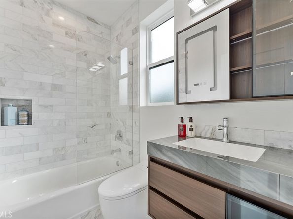 3932 S Minerva Avenue, Los Angeles CA 90066