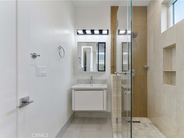 3932 S Minerva Avenue, Los Angeles CA 90066