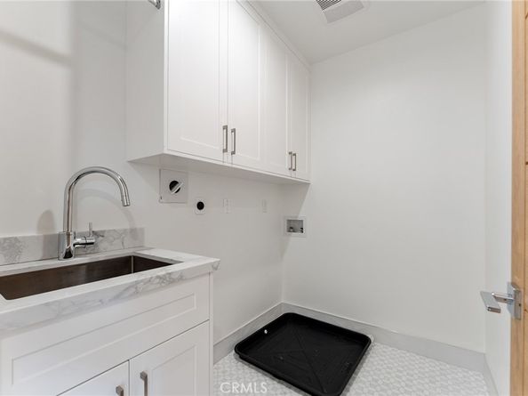 3932 S Minerva Avenue, Los Angeles CA 90066