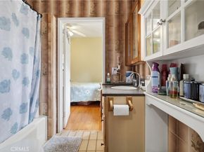 201 W 50th, Los Angeles CA 90037