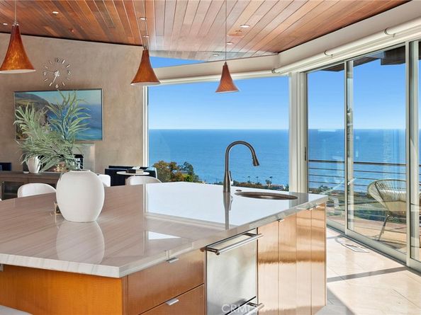 856 Diamond, Laguna Beach CA 92651