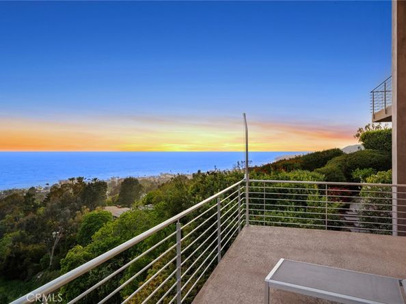 856 Diamond, Laguna Beach CA 92651