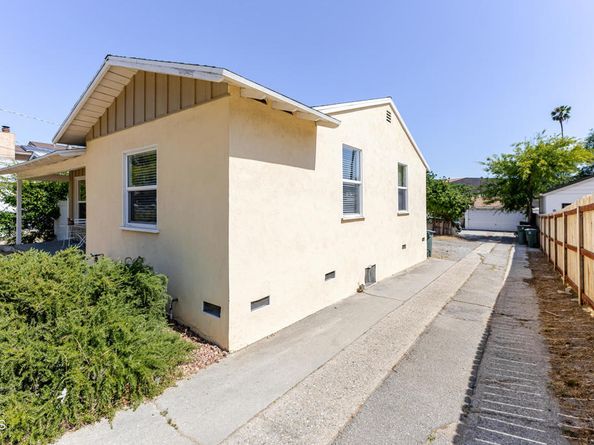 1500 E Topeka Street, Pasadena CA 91104