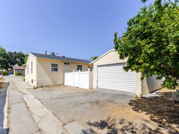 1500 E Topeka Street, Pasadena CA 91104