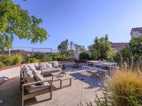 925 Calle Del Pacifico, Glendale CA 91208