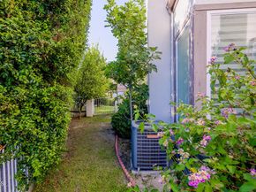 925 Calle Del Pacifico, Glendale CA 91208