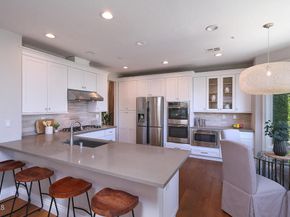 925 Calle Del Pacifico, Glendale CA 91208