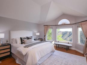 925 Calle Del Pacifico, Glendale CA 91208