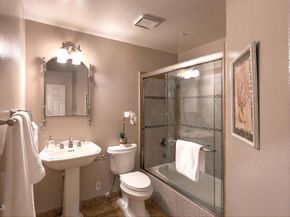 925 Calle Del Pacifico, Glendale CA 91208