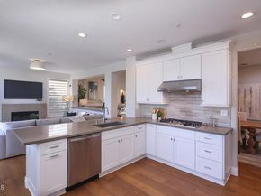 925 Calle Del Pacifico, Glendale CA 91208