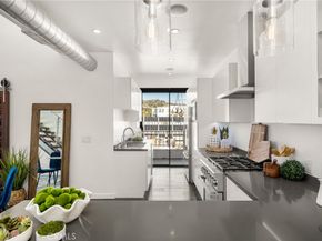 660 N Sweetzer Avenue 302, West Hollywood CA 90048
