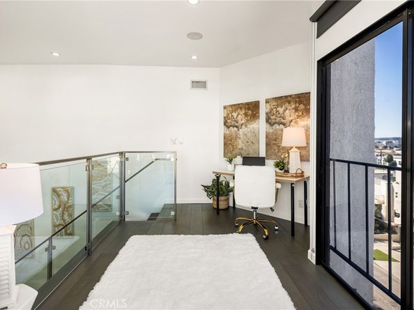 660 N Sweetzer Avenue 302, West Hollywood CA 90048