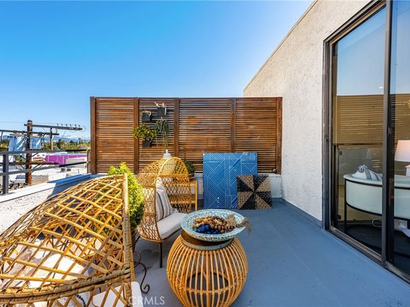660 N Sweetzer Avenue 302, West Hollywood CA 90048