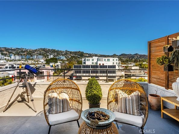 660 N Sweetzer Avenue 302, West Hollywood CA 90048