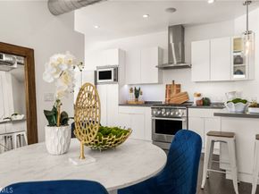 660 N Sweetzer Avenue 302, West Hollywood CA 90048