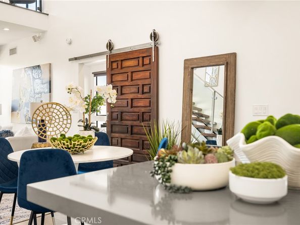 660 N Sweetzer Avenue 302, West Hollywood CA 90048