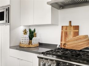 660 N Sweetzer Avenue 302, West Hollywood CA 90048