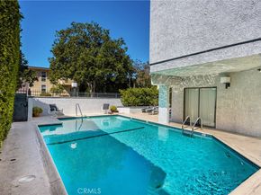 660 N Sweetzer Avenue 302, West Hollywood CA 90048