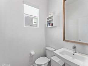 206 Alamo Court, Long Beach CA 90802